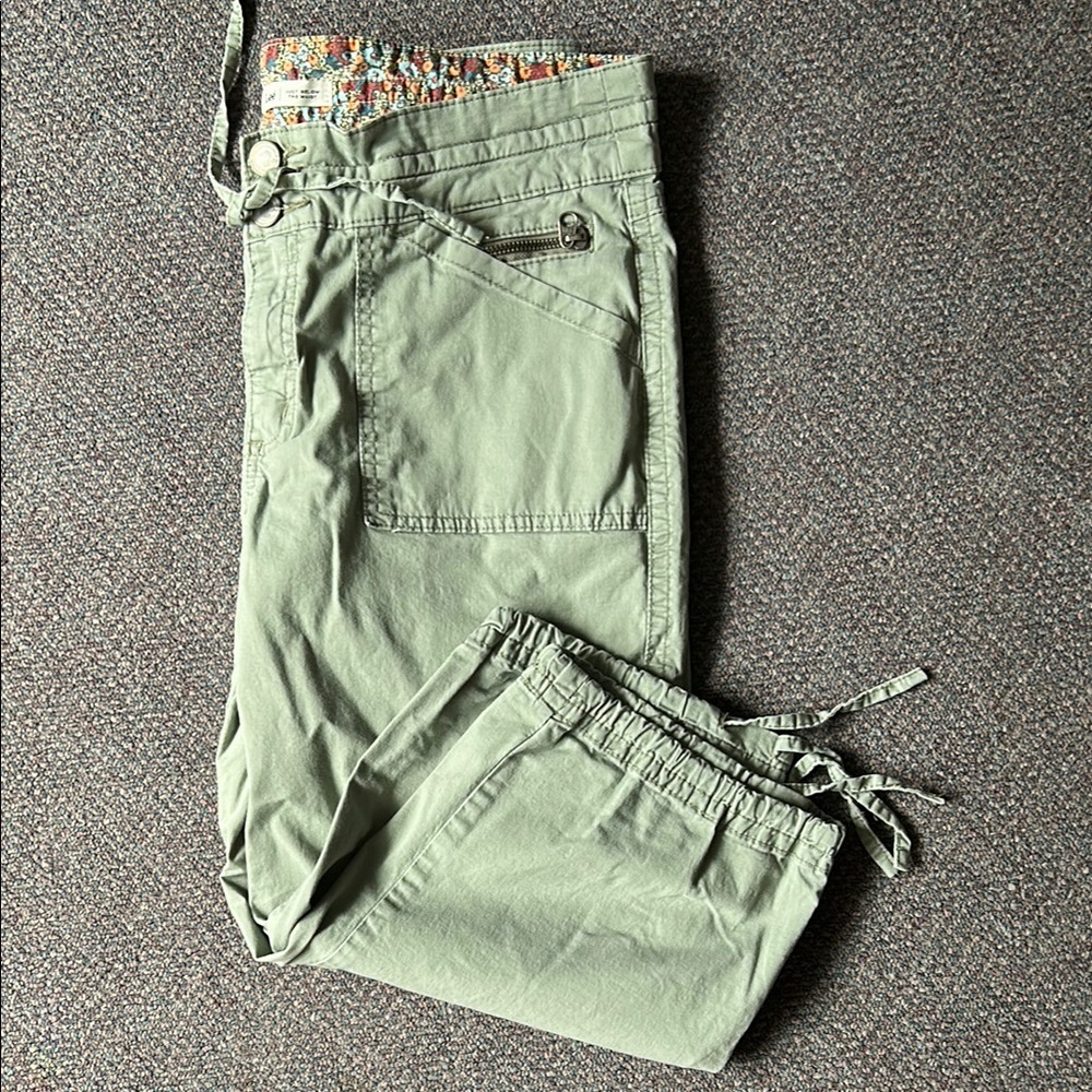 Women’s Green Lee Capris